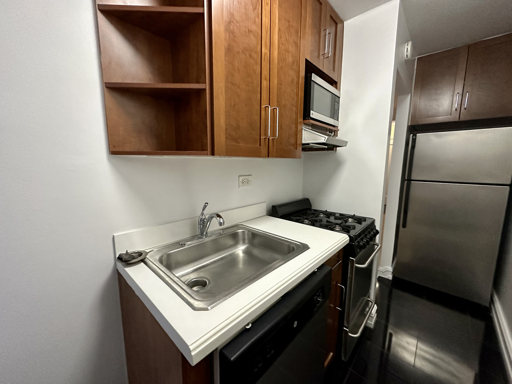 215 East 46th Street - Photo 3