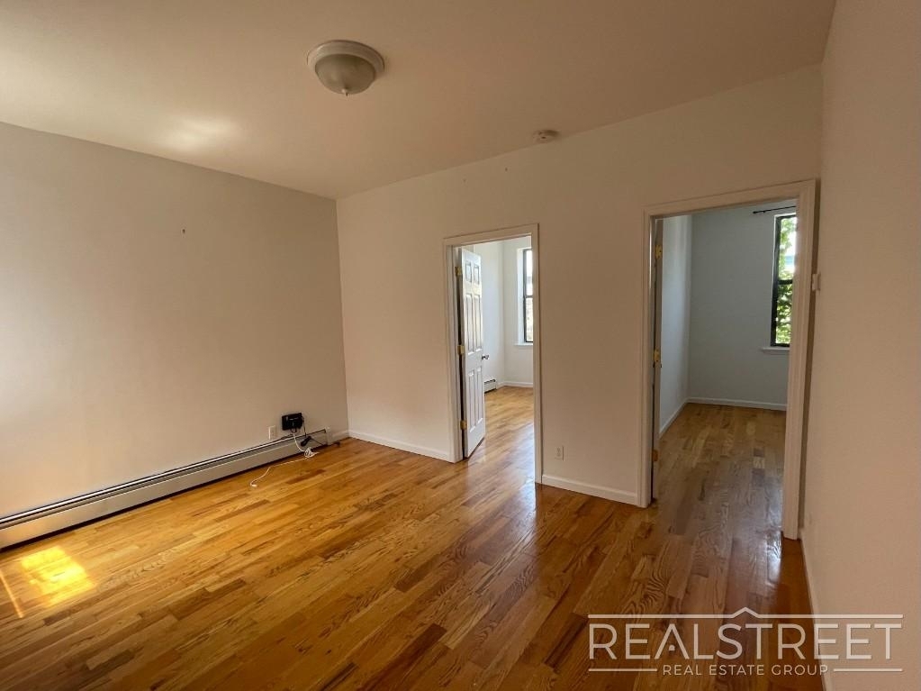 28 Macdougal St - Photo 2