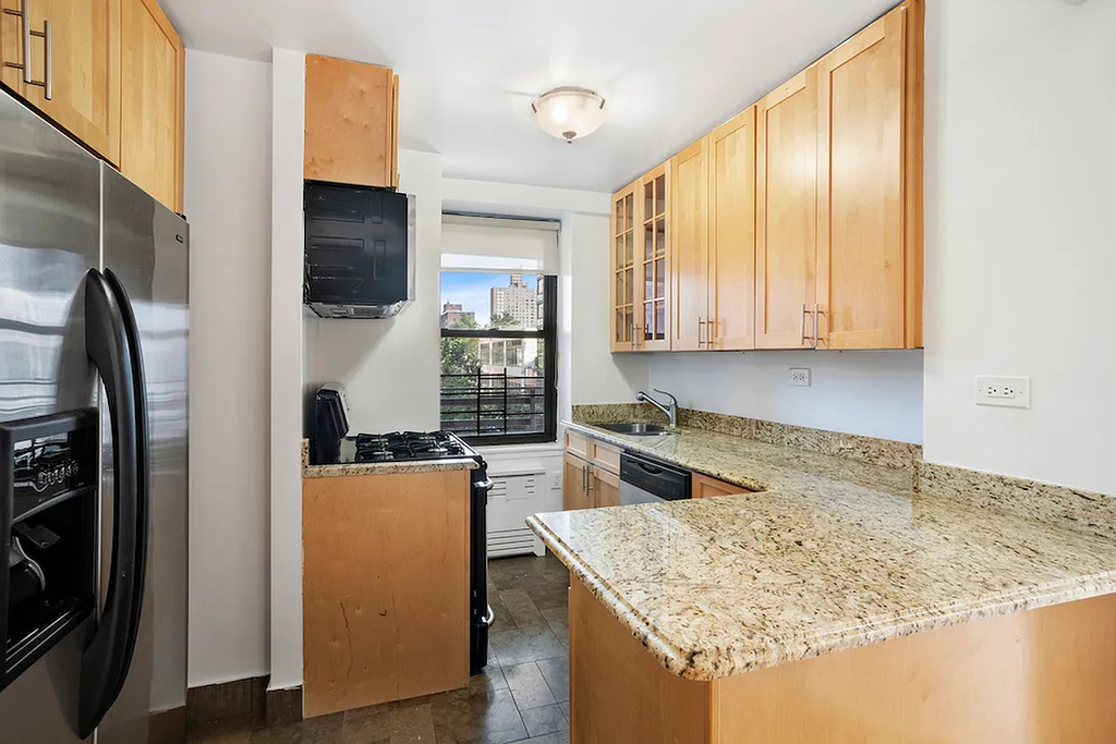 784 Columbus Avenue - Photo 2