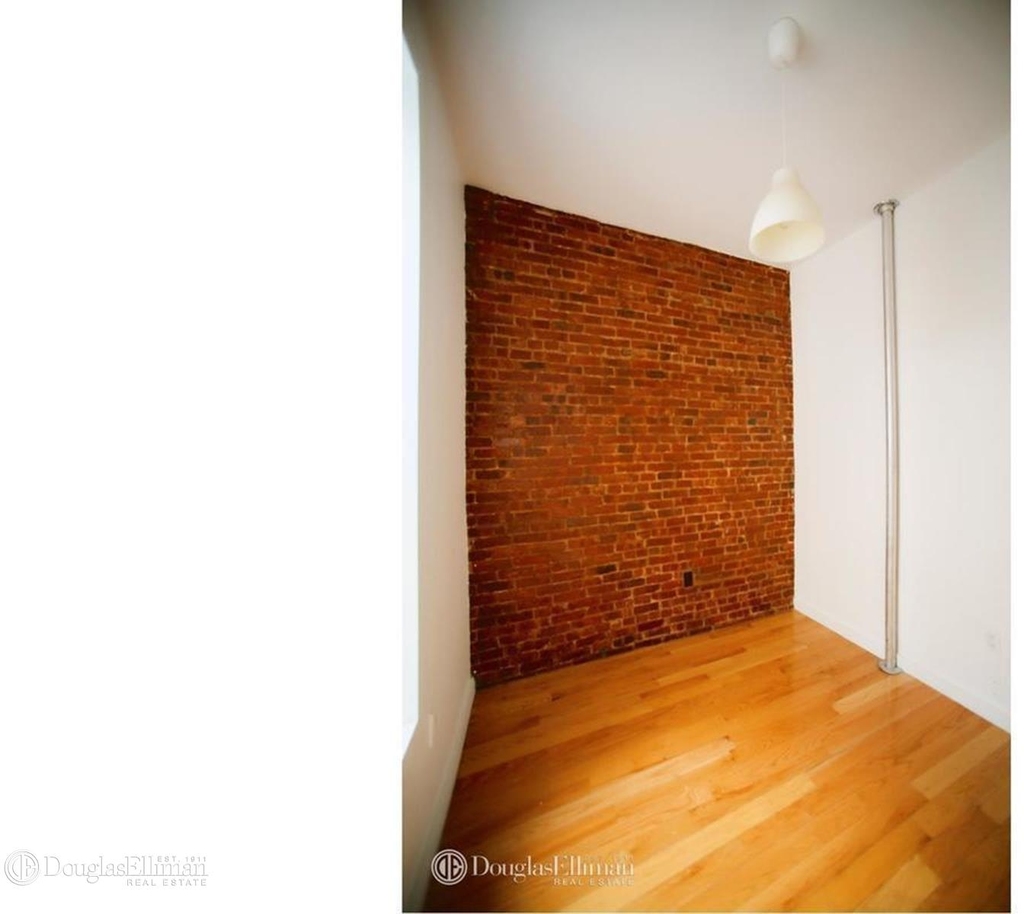 457 Jefferson Ave - Photo 2