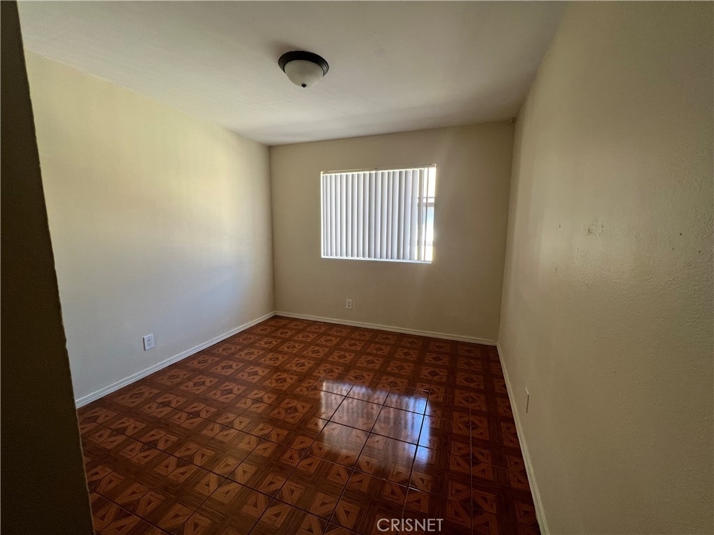 9800 Vesper Avenue - Photo 9