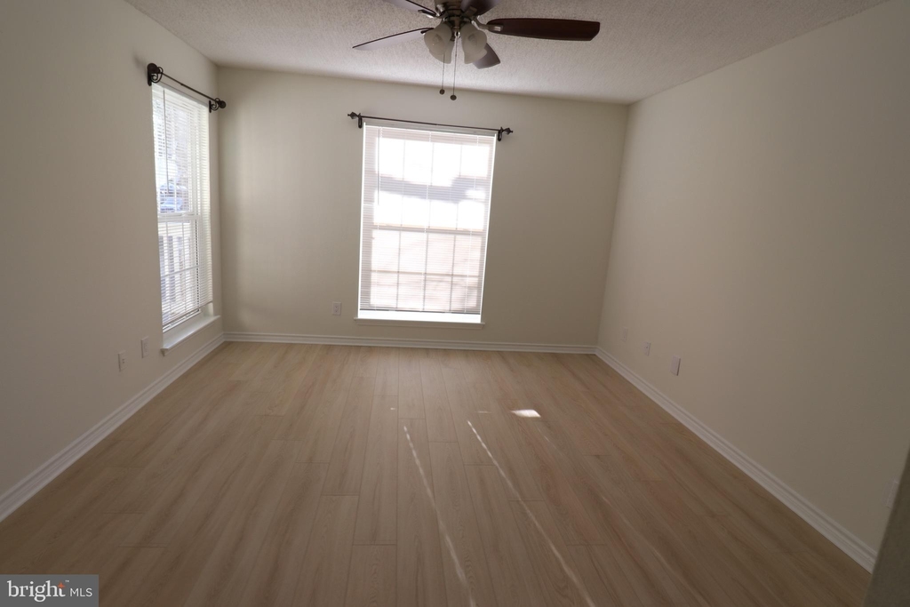 1539 Lincoln Way - Photo 2