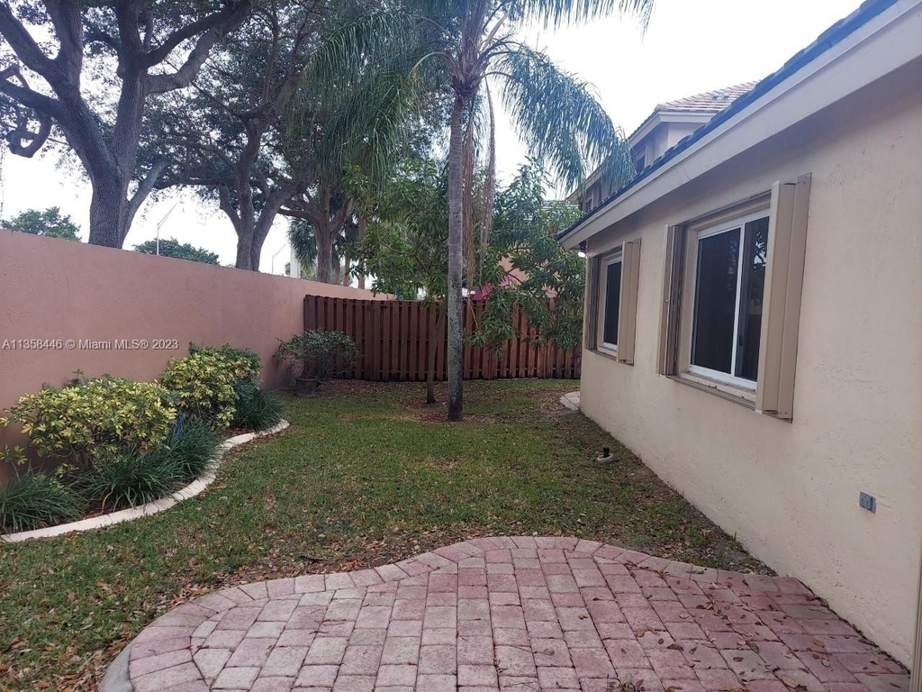 1870 Nw 100th Way - Photo 15