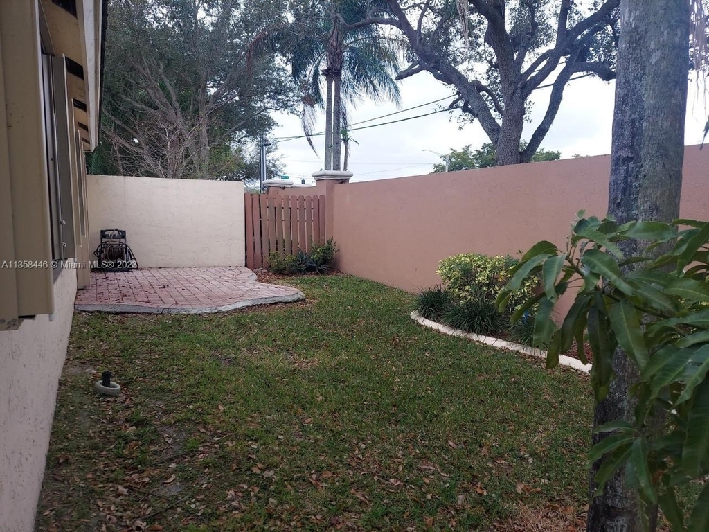 1870 Nw 100th Way - Photo 16