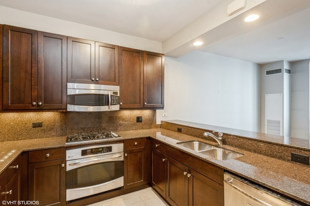 600 N Lake Shore Drive - Photo 5