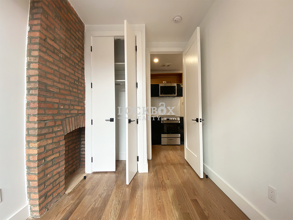 631 East 6th Street - Photo 7