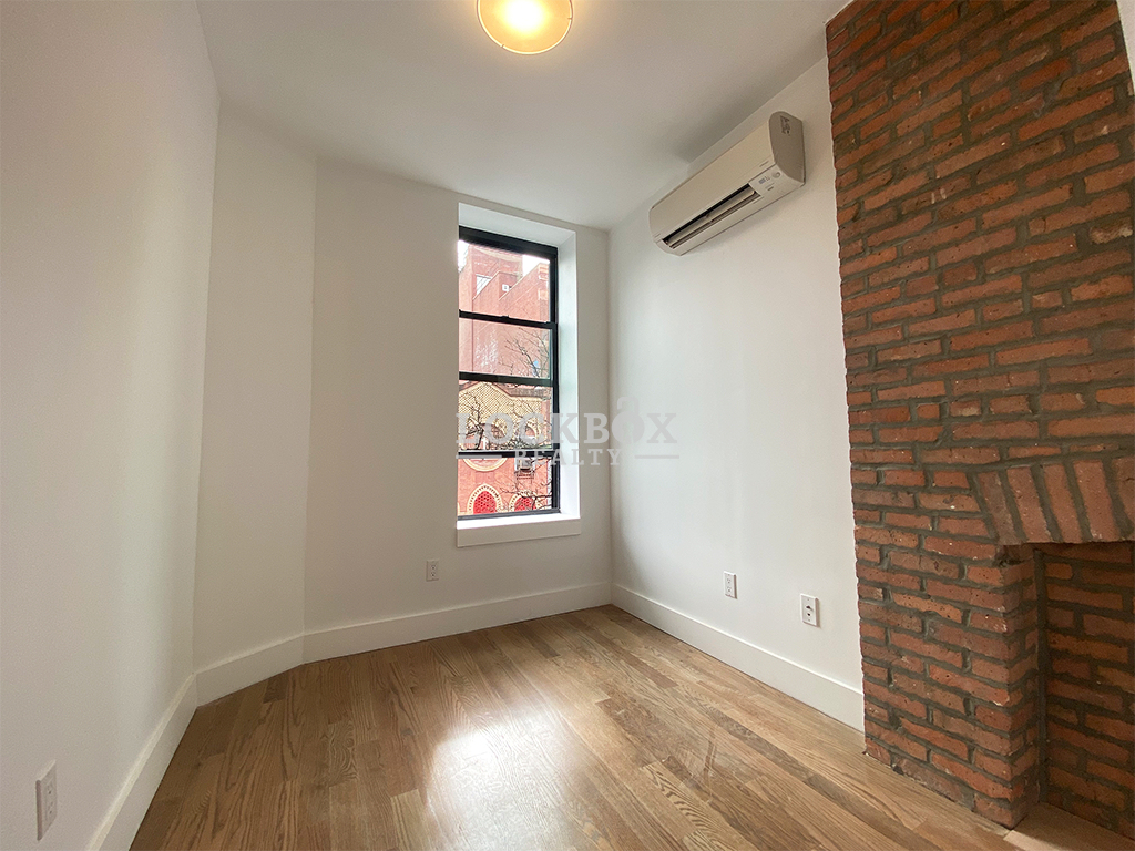 631 East 6th Street - Photo 8