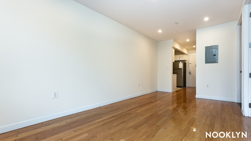 924 Metropolitan Avenue - Photo 2