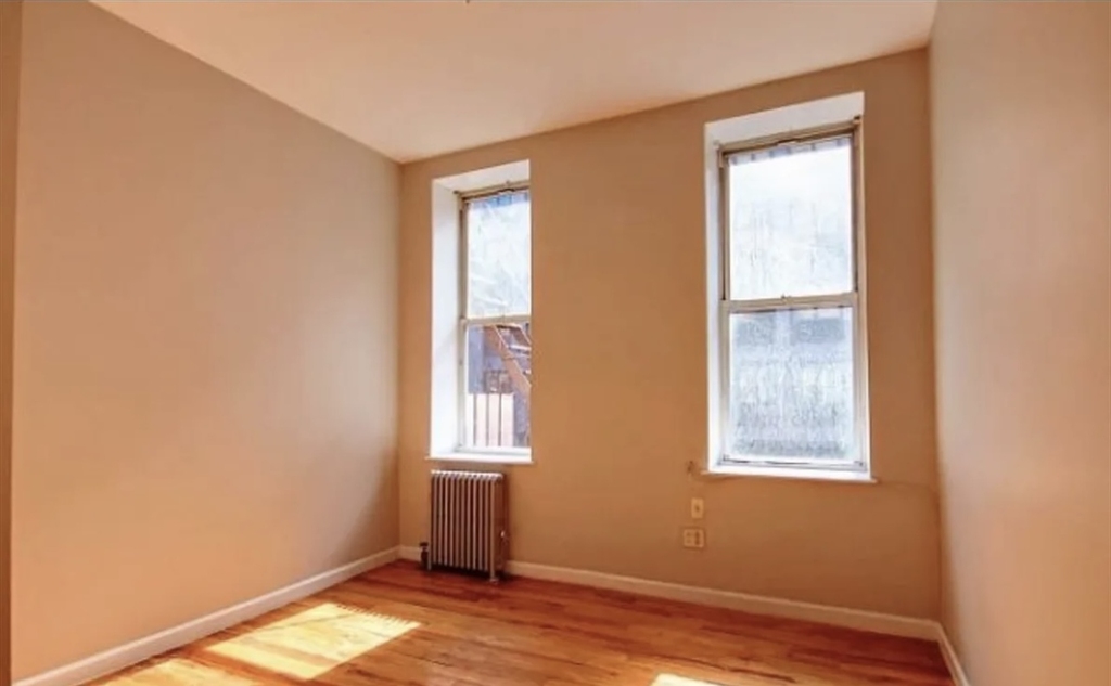 543 East 5th Street - Photo 0