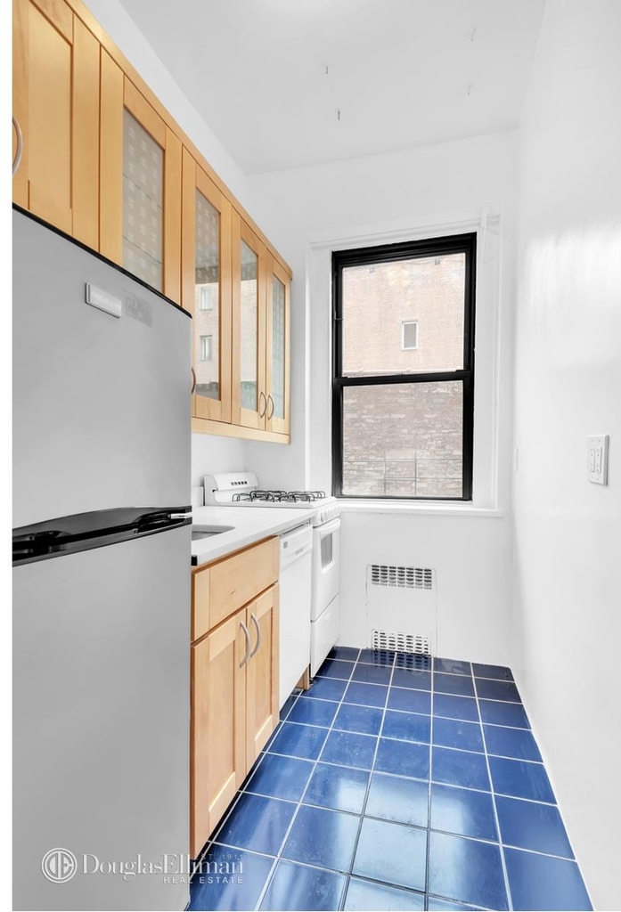 101 W 80th St - Photo 3