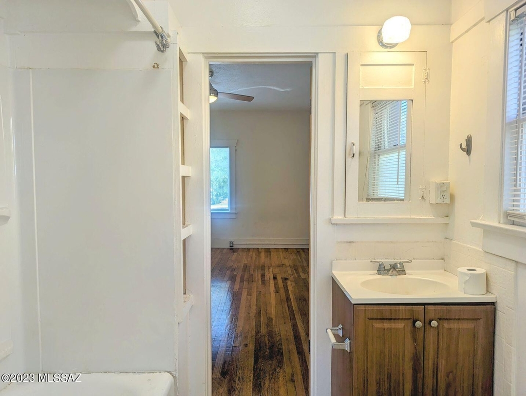 1306 E 9th Street - Photo 13