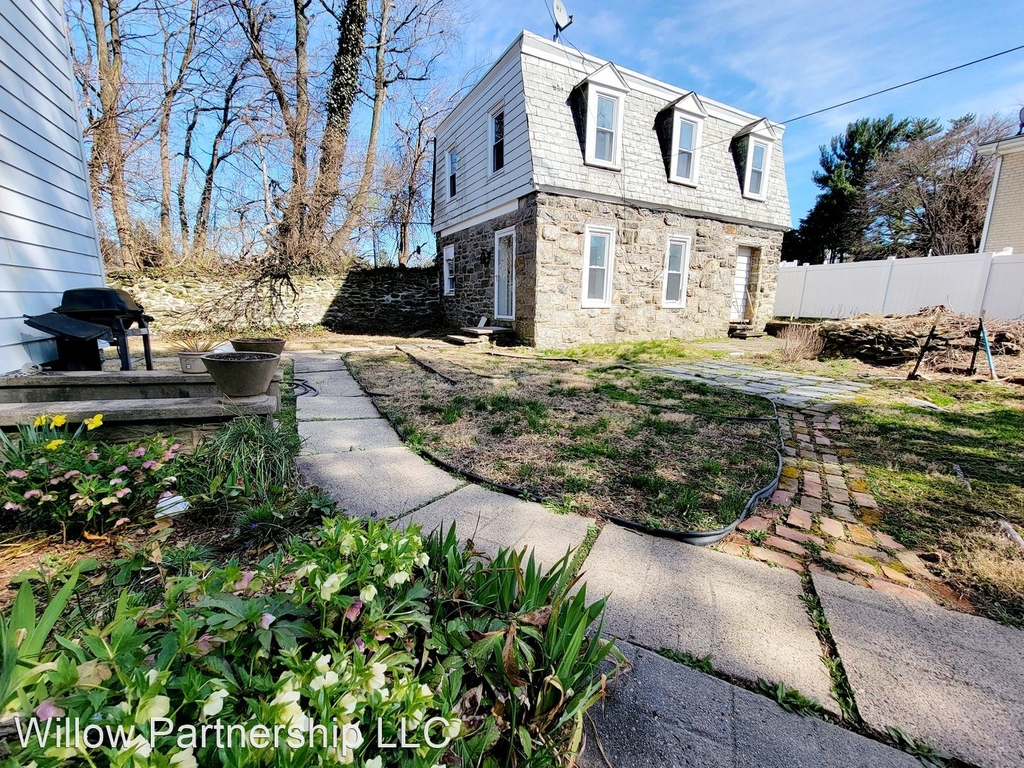 431 Valley Rd - Photo 0