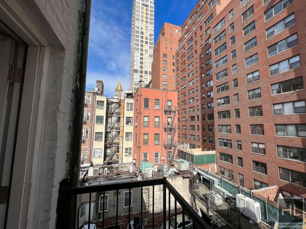 East 26 Street - Photo 8