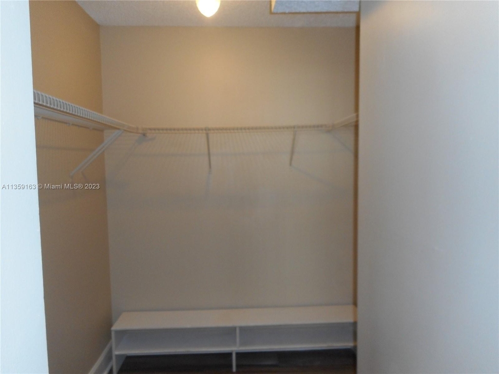 301 Sw 86th Ave - Photo 9