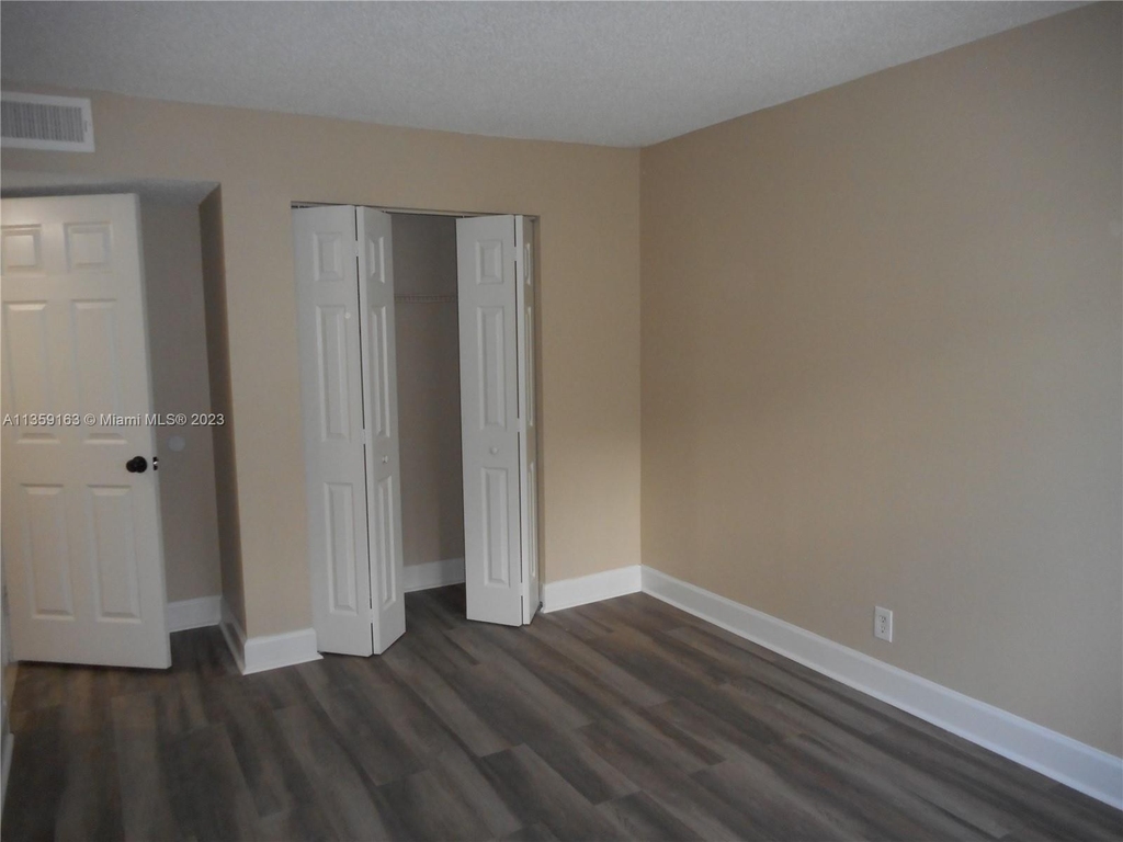 301 Sw 86th Ave - Photo 13