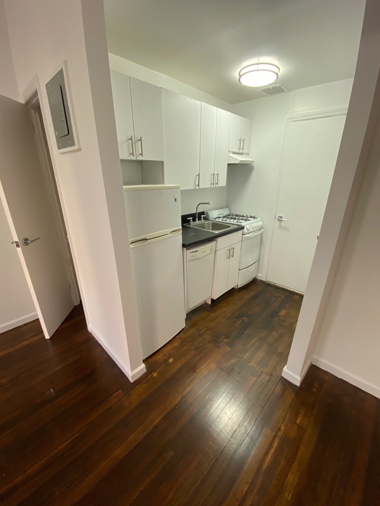 35 East 65th Street - Photo 2