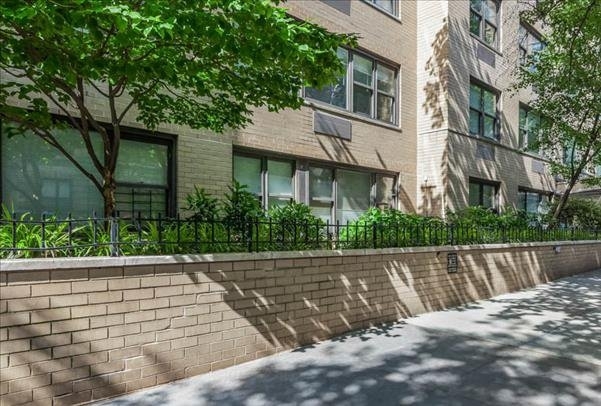 East 80th Street - Photo 14