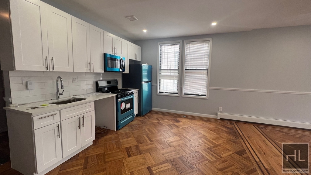 752 East 53 Street - Photo 1