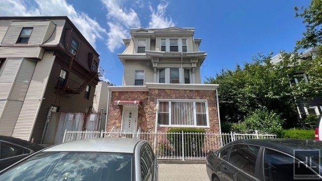 1860 Brooklyn Avenue - Photo 11