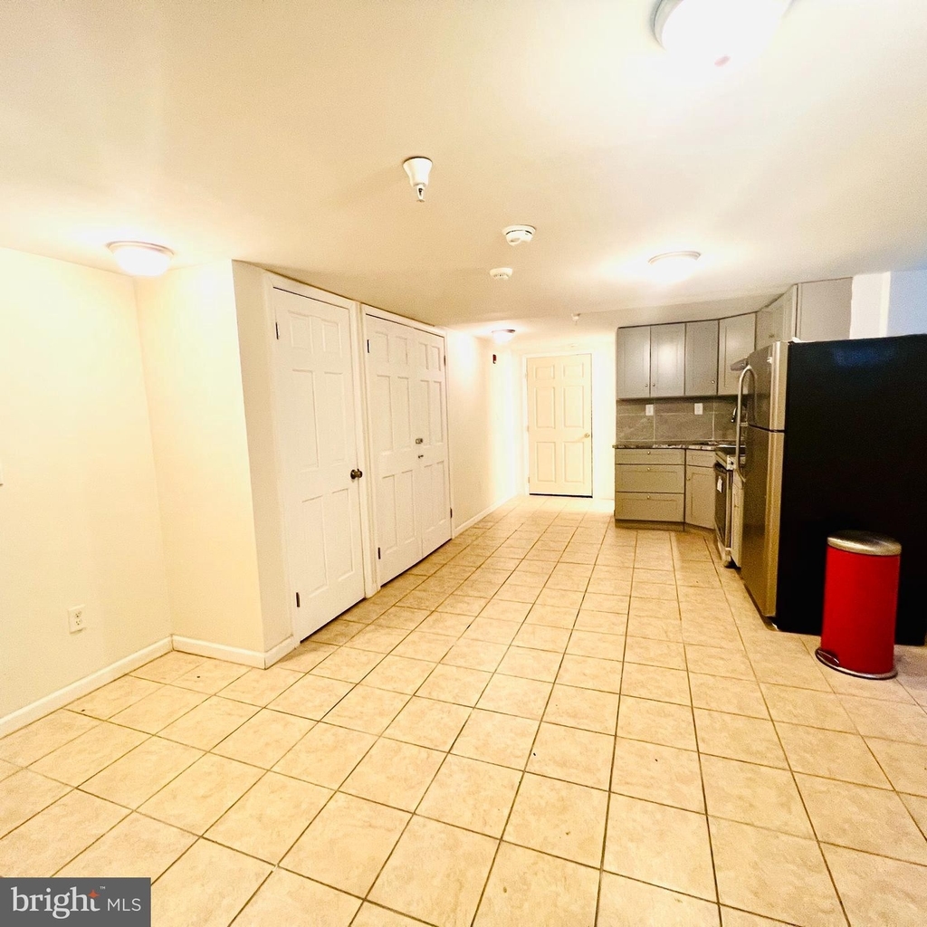 4618 Spruce Street - Photo 2