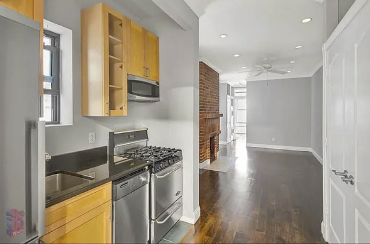 209 East 25th Street - Photo 2