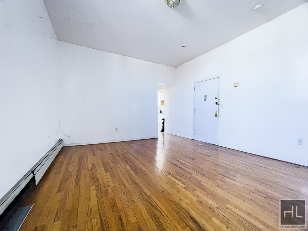 65 Ralph Avenue - Photo 1