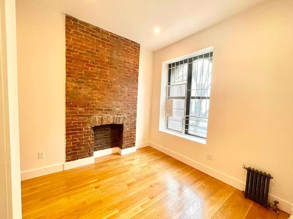 218 West 22nd Street - Photo 3