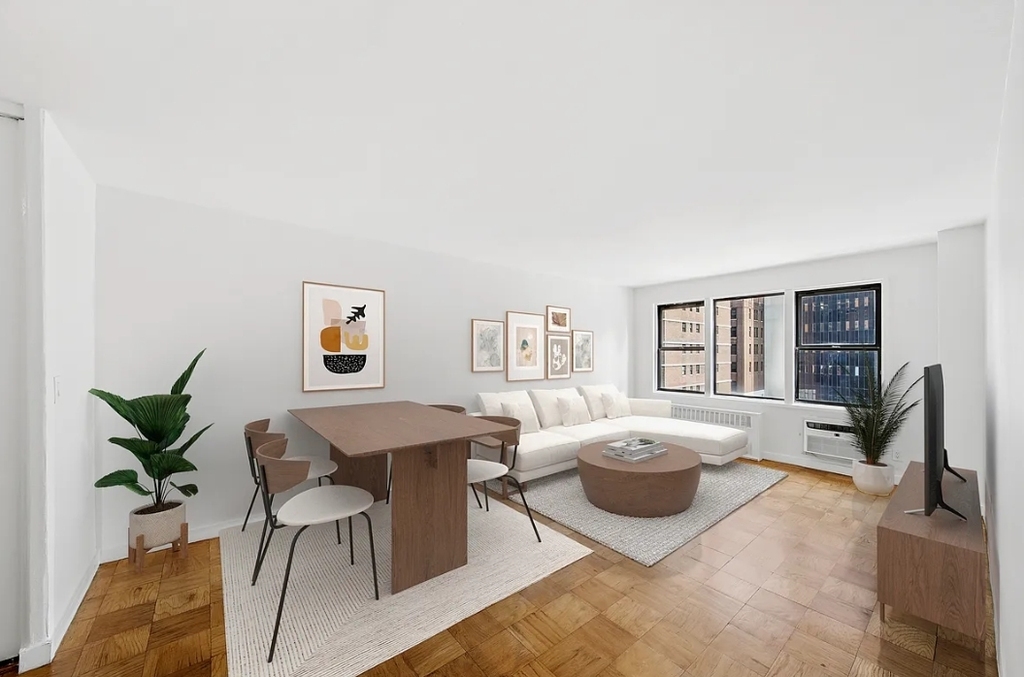 East 36th street - Photo 0