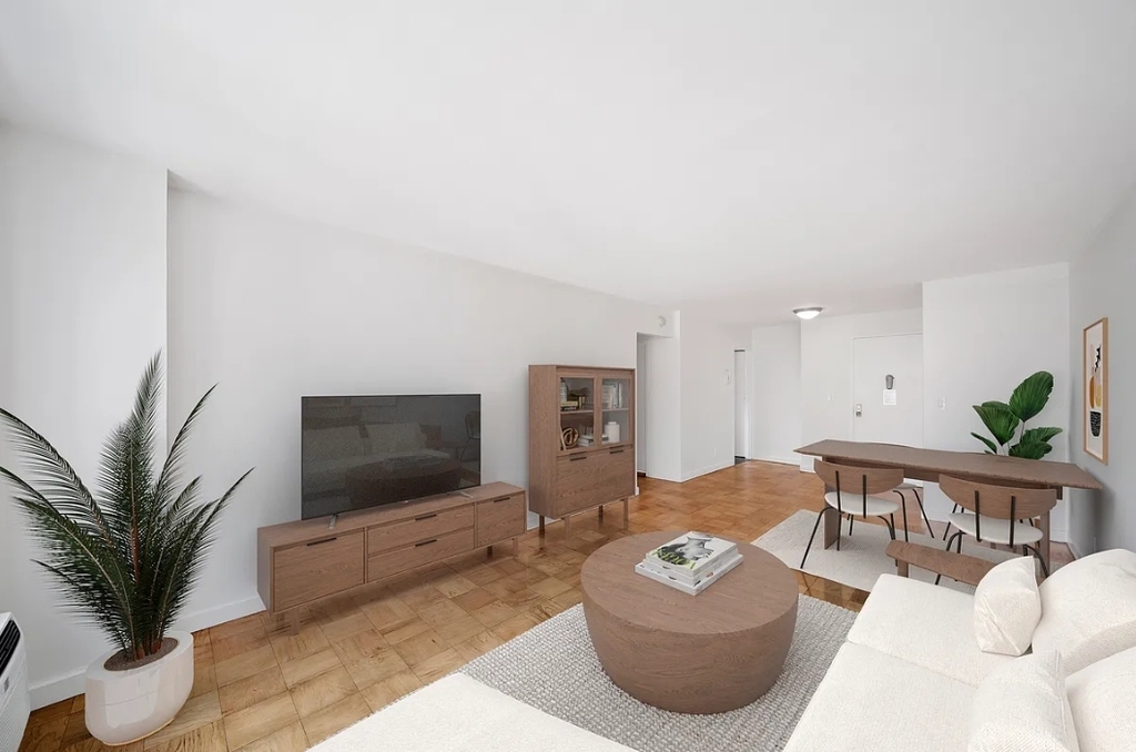 East 36th street - Photo 2