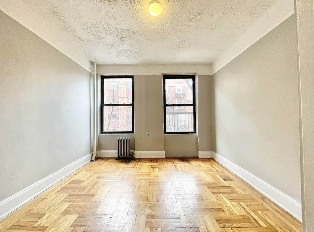 380 East 10th Street - Photo 4