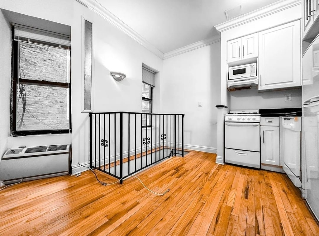 326 East 58th Street - Photo 1