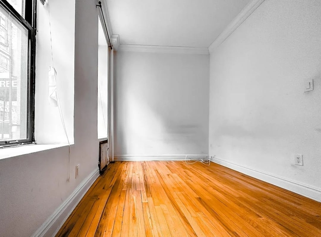 326 East 58th Street - Photo 6