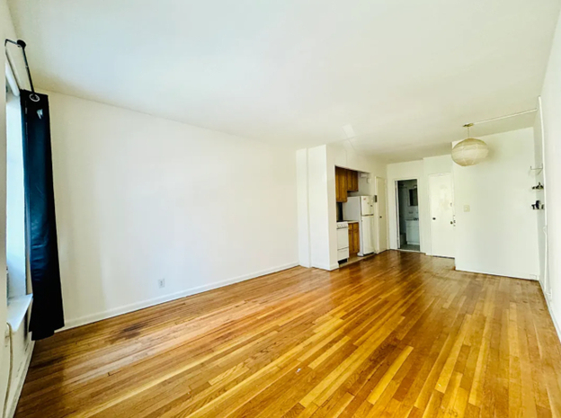 398 East 52nd Street - Photo 1