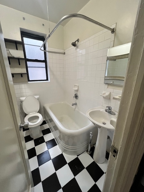 398 East 52nd Street - Photo 3