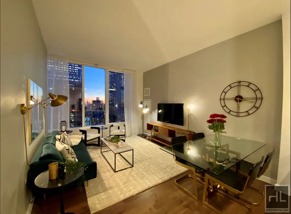 515 West 36th Street - Photo 2