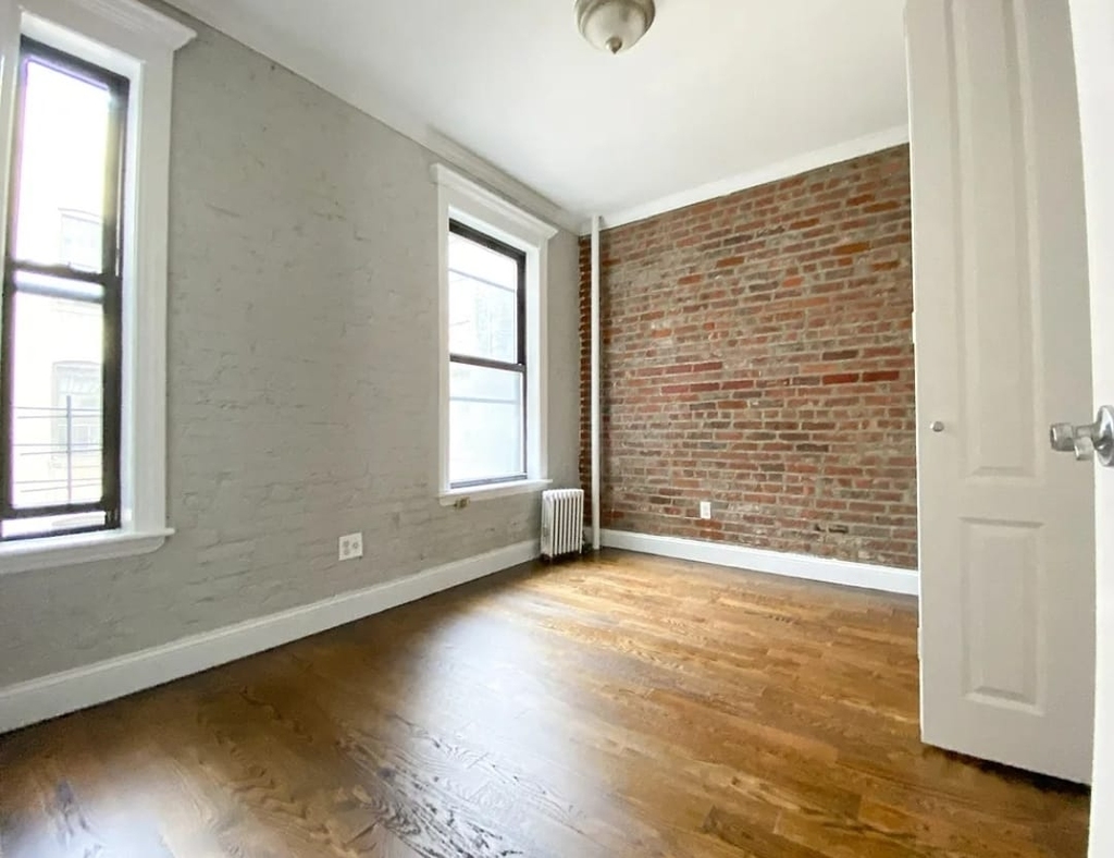 340 East 18th Street - Photo 5