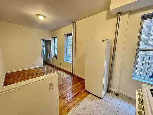 522 East 11th Street - Photo 1