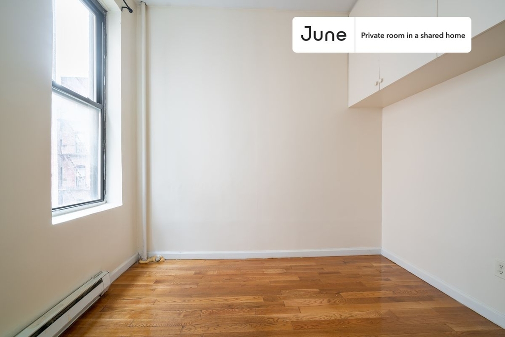 207 W 109th Street - Photo 2