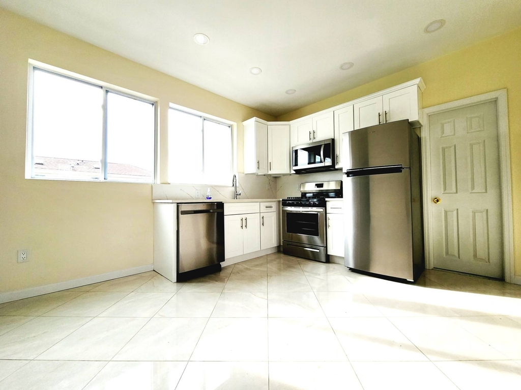 3002 Voorhies Ave - Photo 1