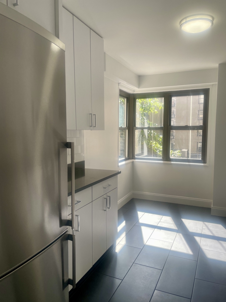 East 89th Street - Photo 4