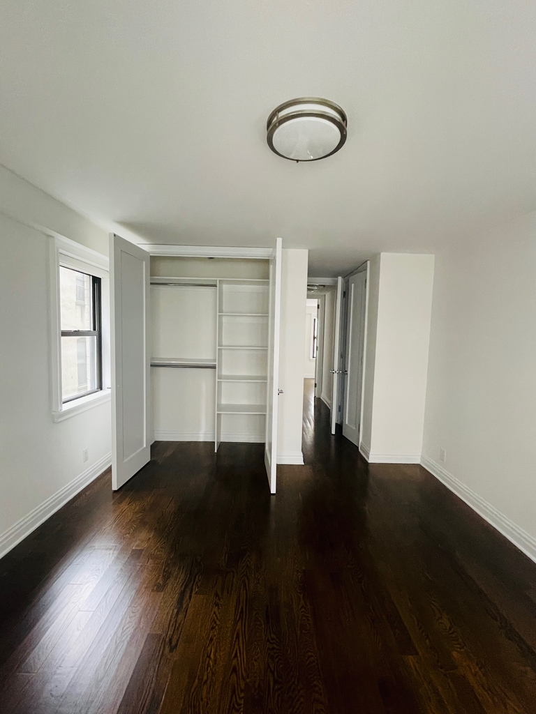 East 89th Street - Photo 9