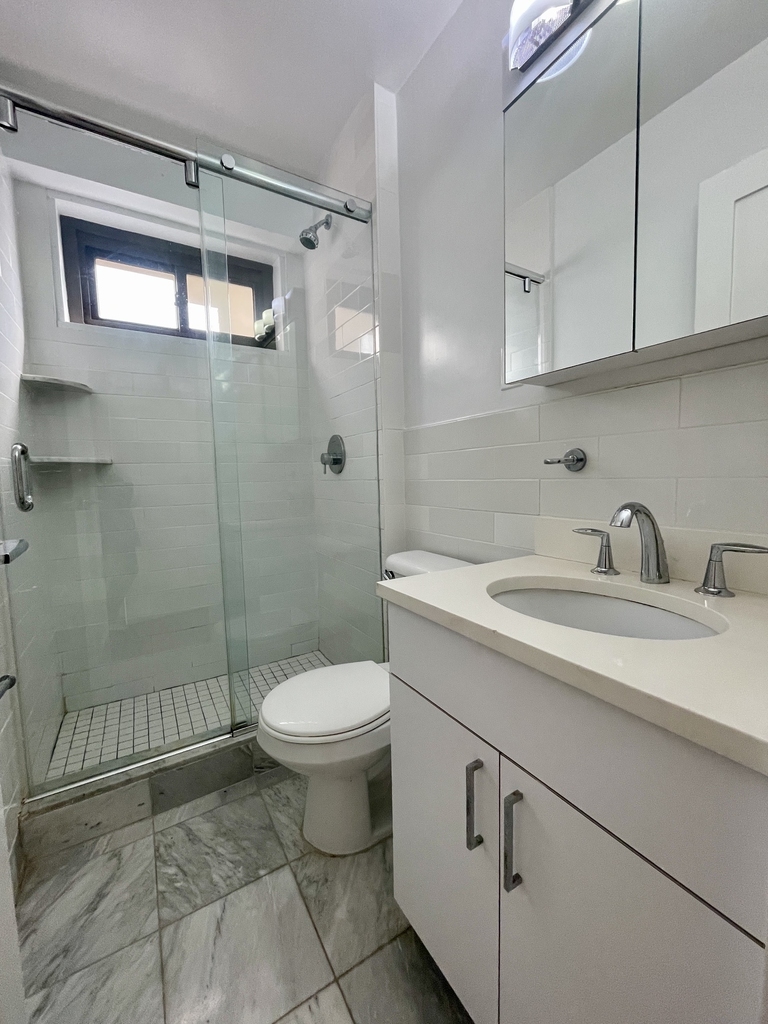 East 89th Street - Photo 11