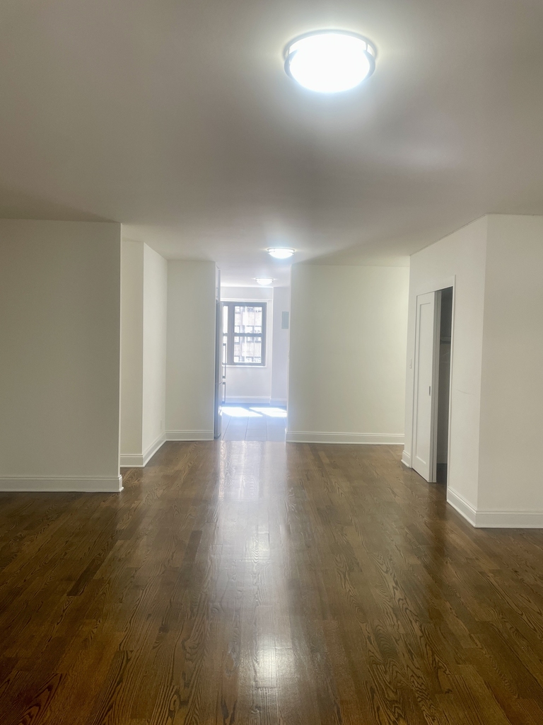 East 89th Street - Photo 3