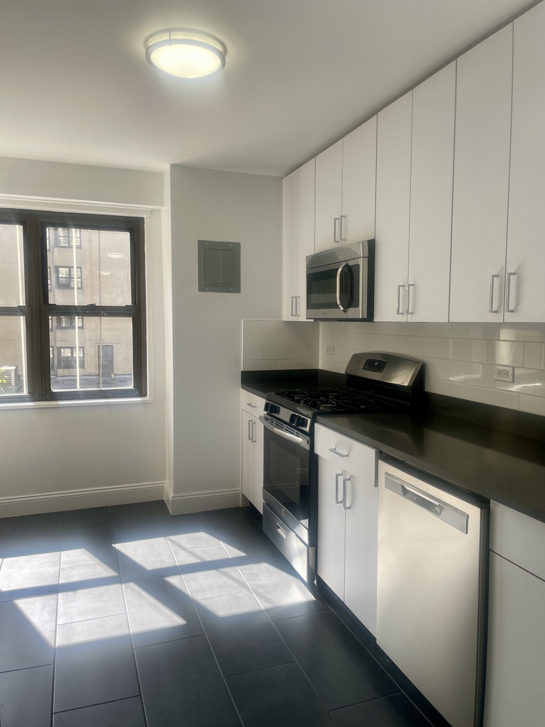 East 89th Street - Photo 5