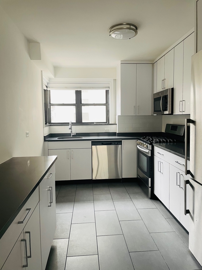 East 89th Street - Photo 1