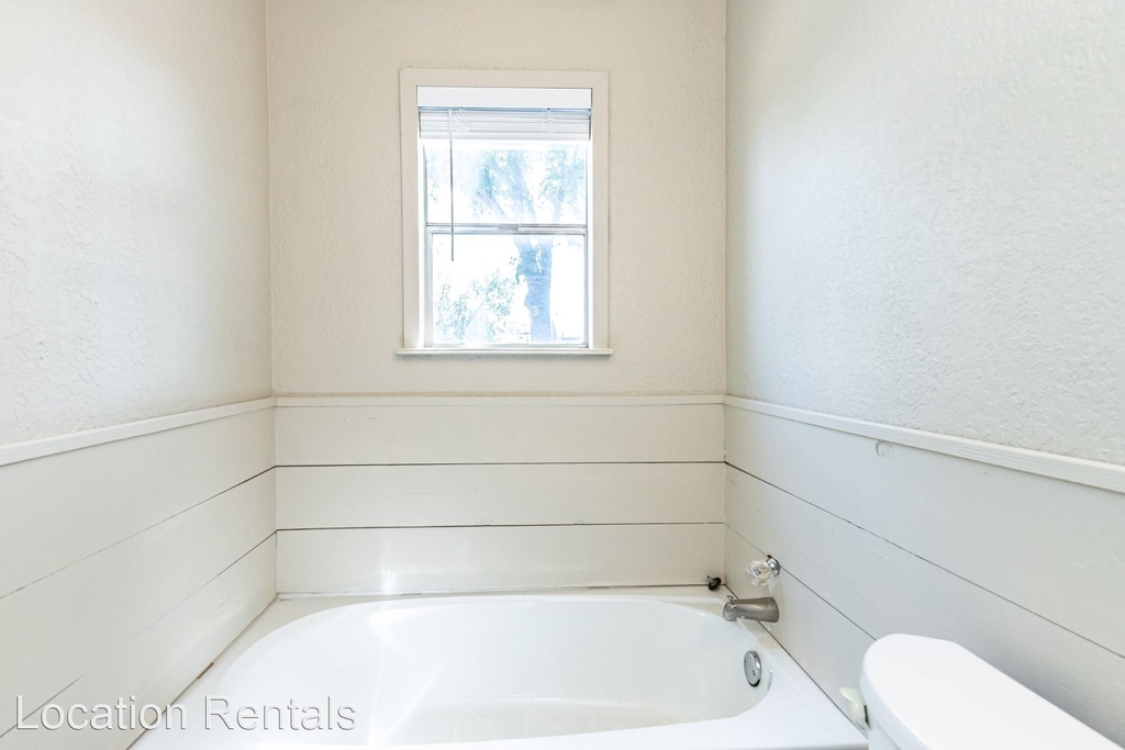 4431 Jarvis Street - Photo 20