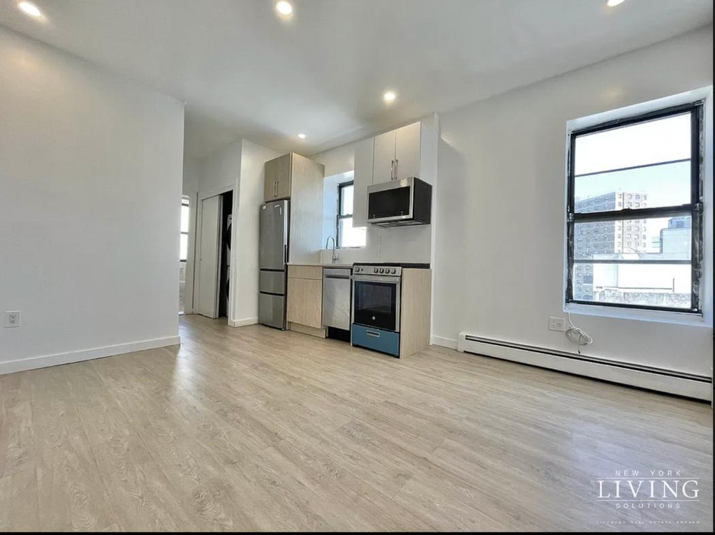 879 Dekalb Avenue - Photo 1