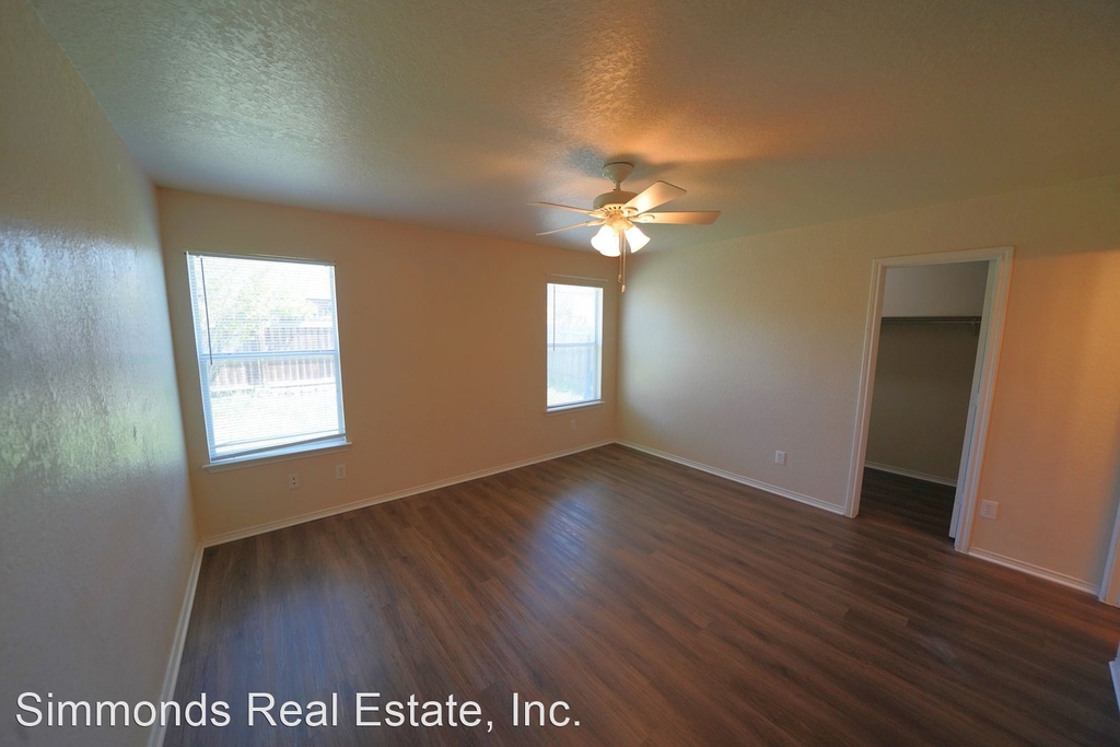 104 Lone Star Way - Photo 32