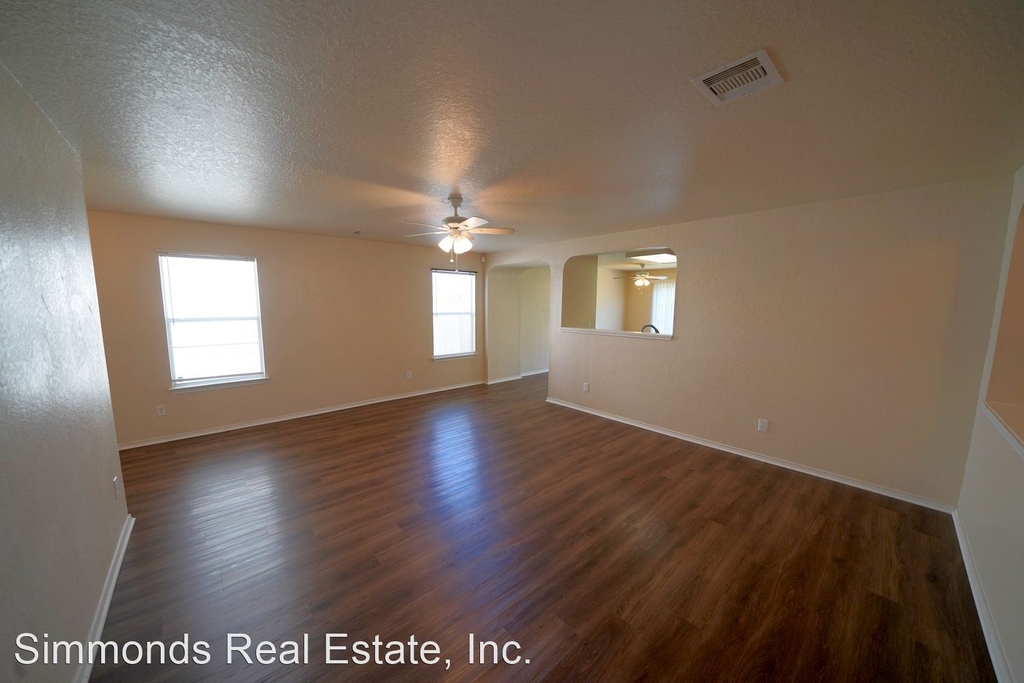 104 Lone Star Way - Photo 12