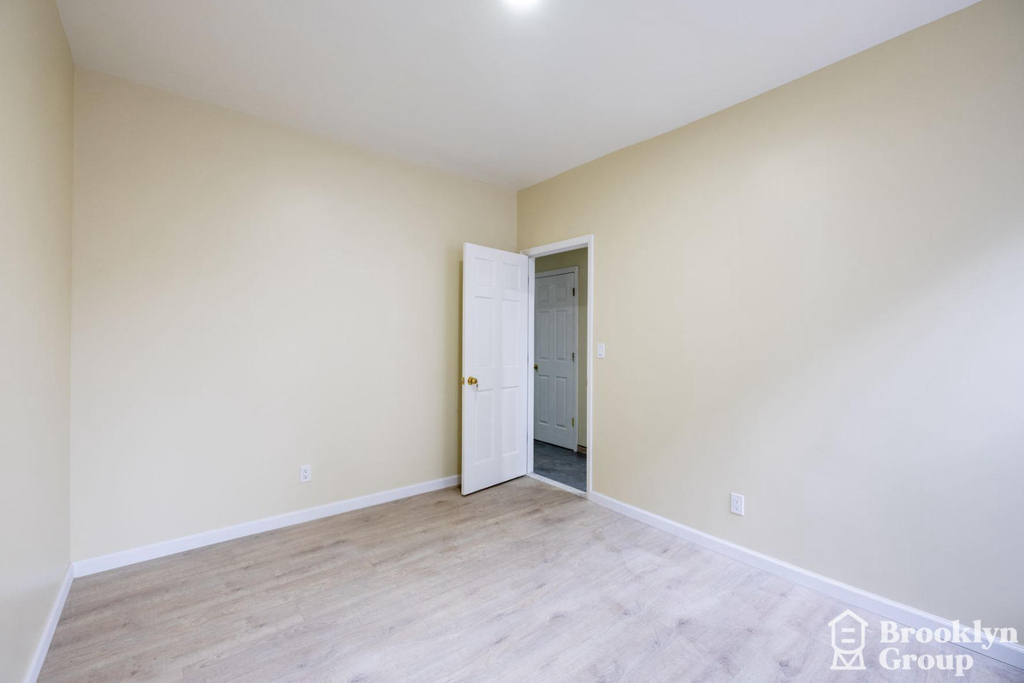 332 Empire Boulevard - Photo 5